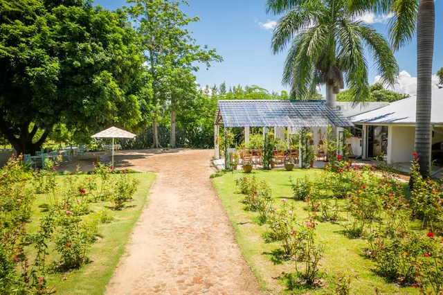 Francines Farmhouse and Venue