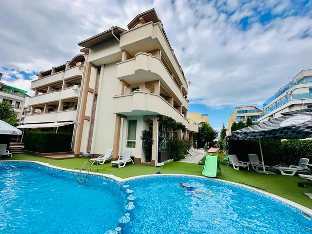 Апартхотел Лъки Фемили