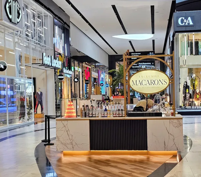 DutchHomemade Macarons & Icecream