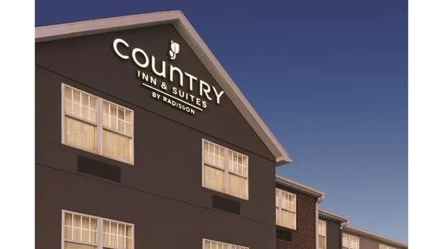 Country Inn & Suites by Radisson, Dubuque, IA