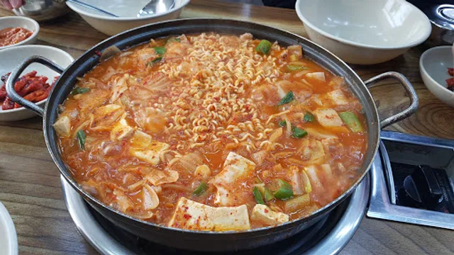 돈이네김치찌게