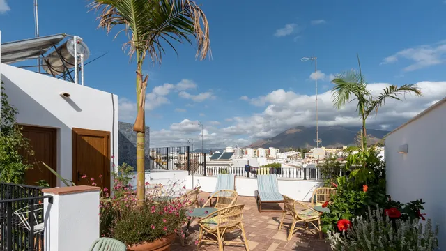 Veranera Hostel - Habitaciones compartidas y privadas