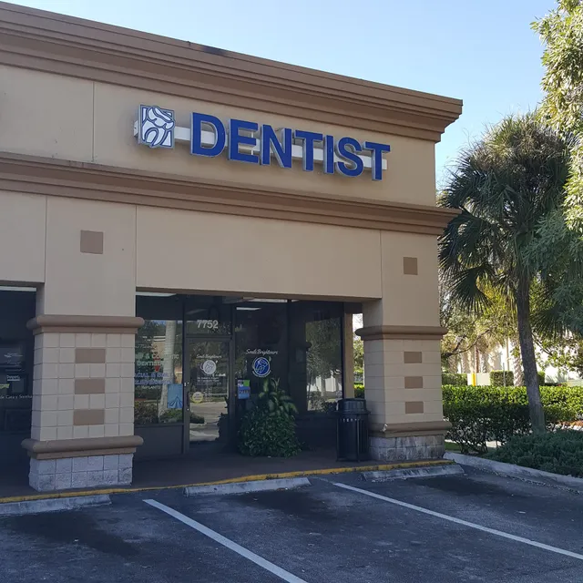 Universal Plaza Shopping Center