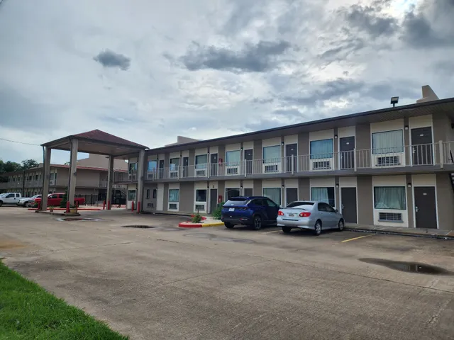 Regency Inn & Suites Bay City TX