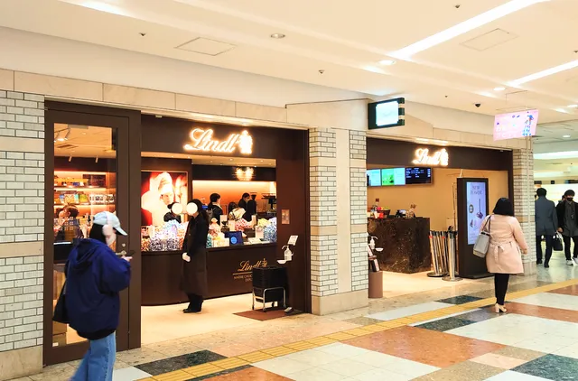 Lindt Chocola Boutique & Cafe Sapporo Apia