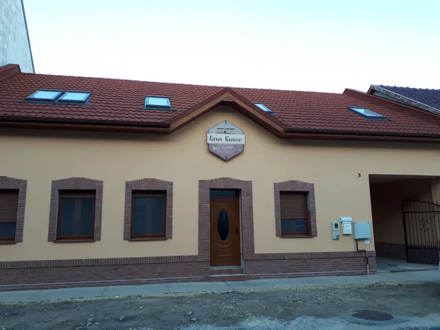 Oros House Apartmanház