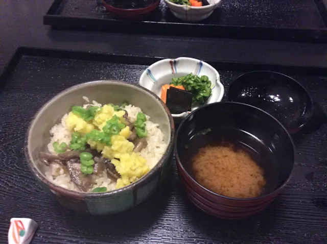 日本料理 伊勢屋