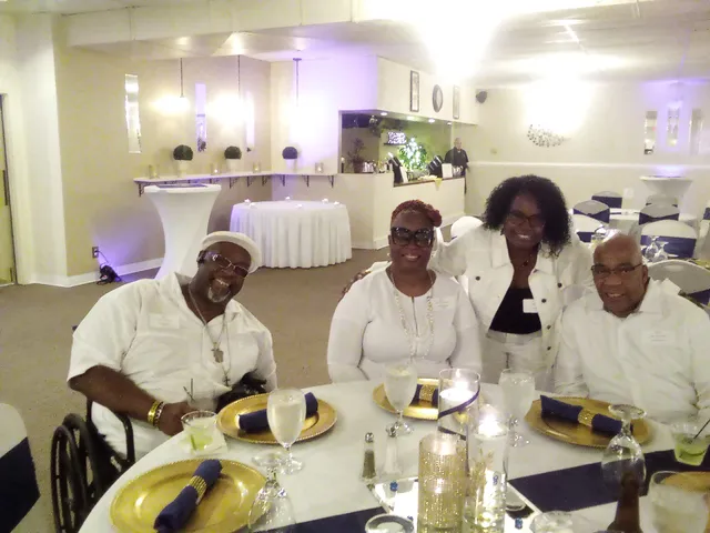 New Halls Ferry Plaza