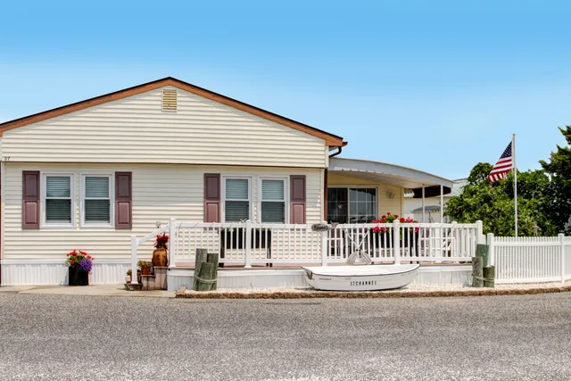 Shawcrest Community and Marina