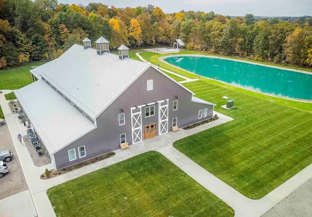 Four Seasons Barn Wedding & Event Venue