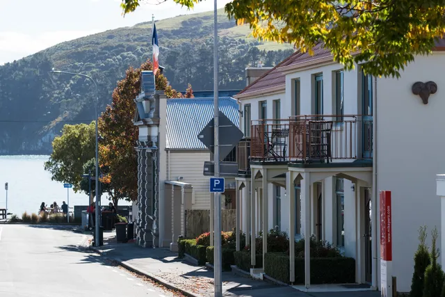 Les Troupes Apartments