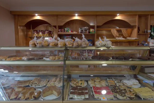 Panadería, pastelería y cafetería "Cuatro Estaciones"