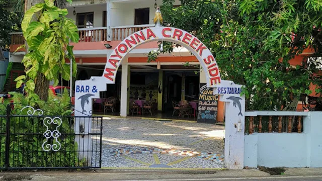 Mayonna Creekside - Guest House & Restaurant