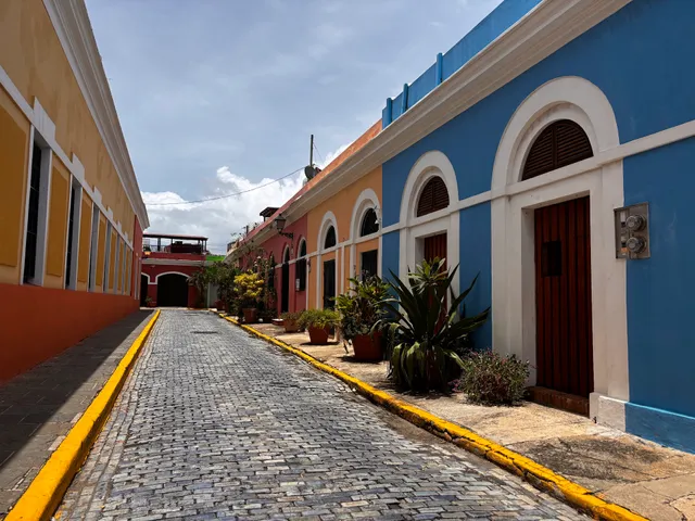 Callejón de la Puerta con la Bandera