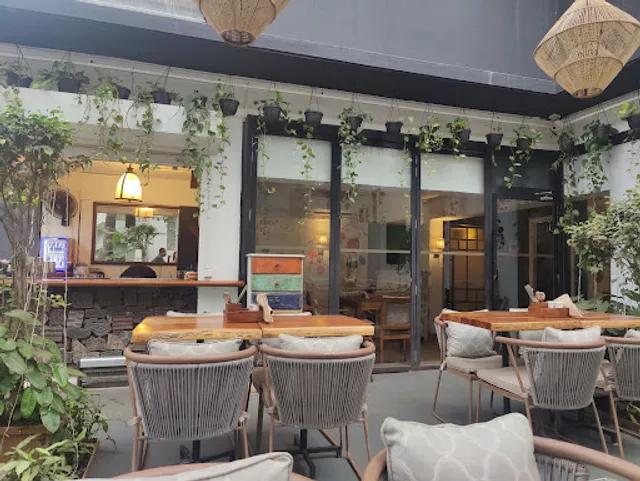 Omagge Bar & Kitchen