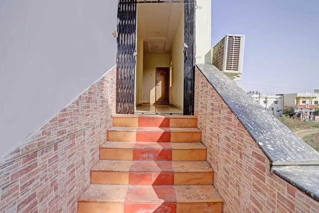 OYO 86039 Hotel Ceetee Point