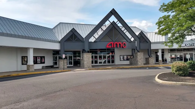 AMC Woodhaven 10