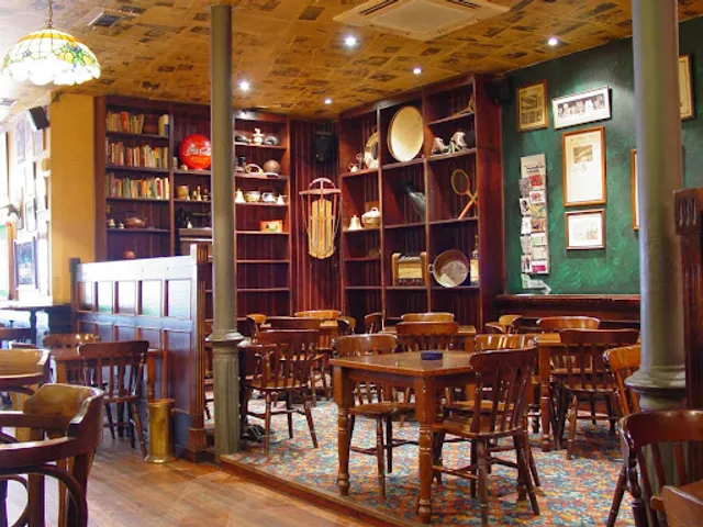 The Duck Colonial Bar