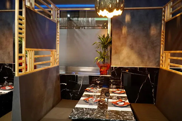 Ristorante 𝗬𝘂𝗺𝗶 𝗦𝘂𝘀𝗵𝗶 𝗦𝗮𝘀𝘀𝗮𝗿𝗶