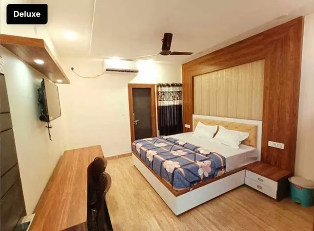 OYO 81020 Hotel Royal Orbit