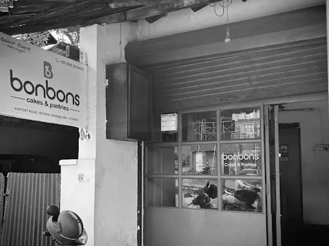 Bonbons Cakes & Pastries