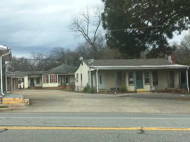 Town & Country Motel & Apt