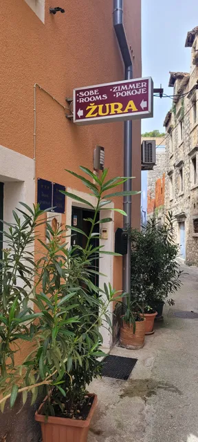 Guest Accomodation Žura