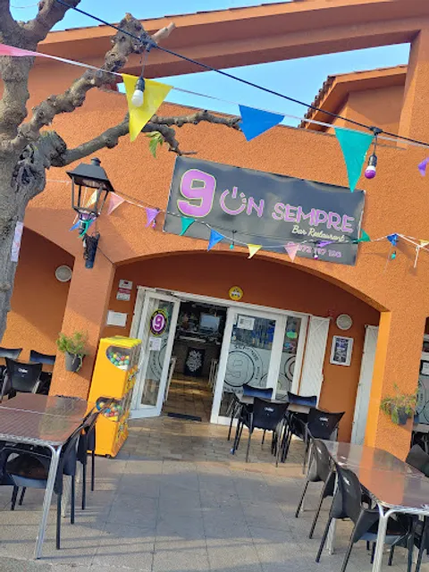 Restaurant Bar On Sempre