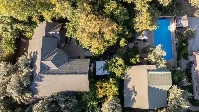 The House הבית בראש פינה