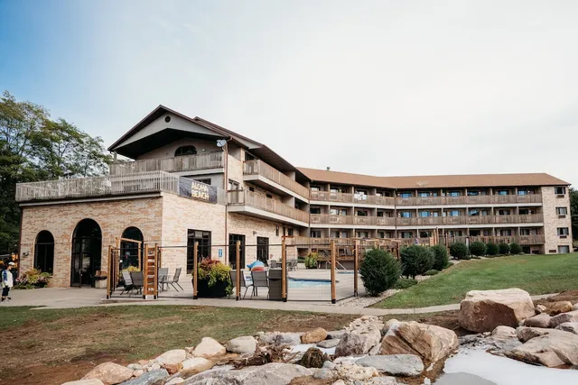 Aloha Beach Resort & Suites