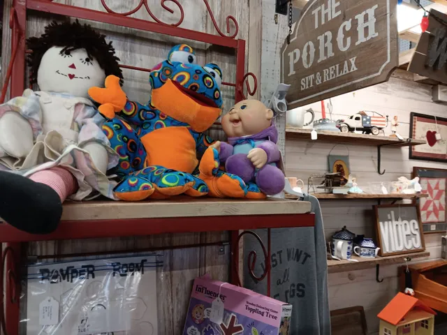 Easy Pickins' on Laurel Street