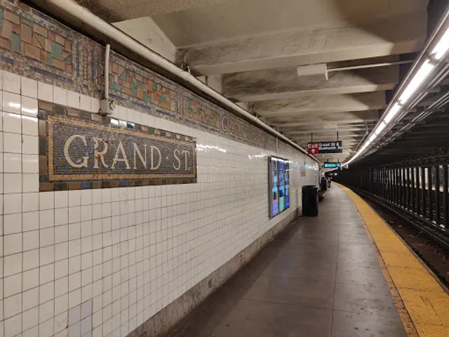 Grand St