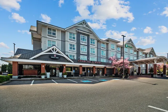 Holiday Inn & Suites Surrey East - Cloverdale by IHG