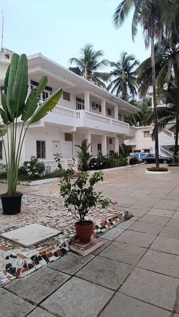 QEES EMPIRE BEACH RESORT CALANGUTE