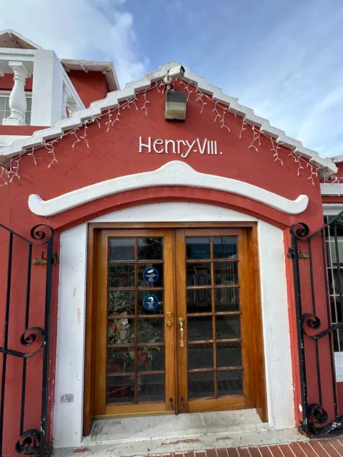 Henry VIII Restaurant, Sushi Bar & Pub