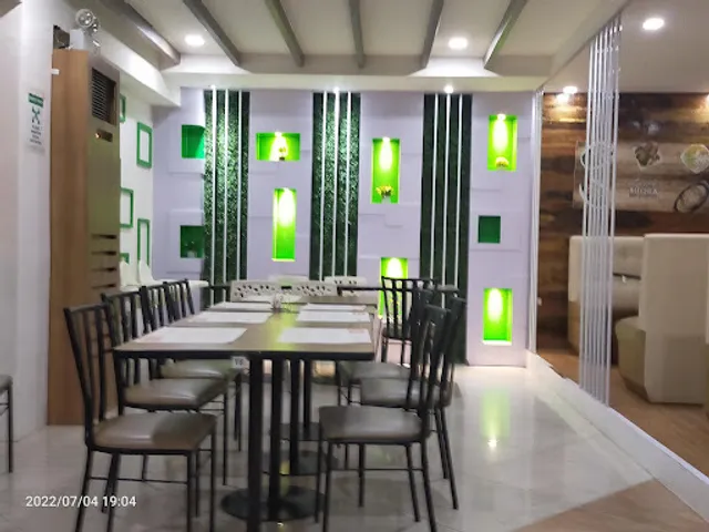 Lorie's Restaurant & Cafe