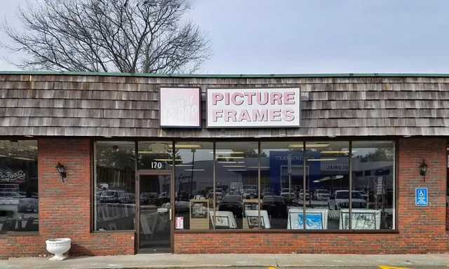 House of 10000 Picture Frames