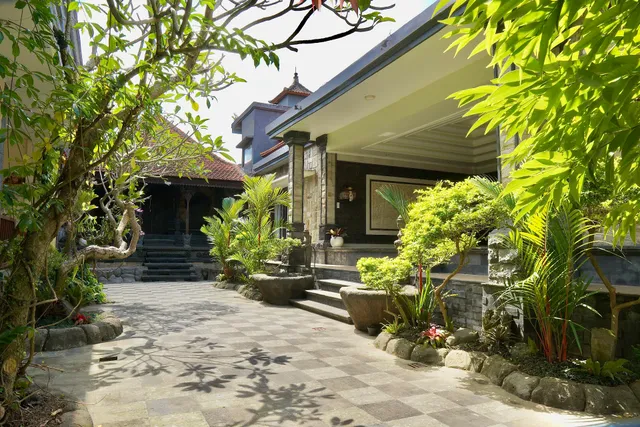 Giriya Amerta Hotel and Restaurant