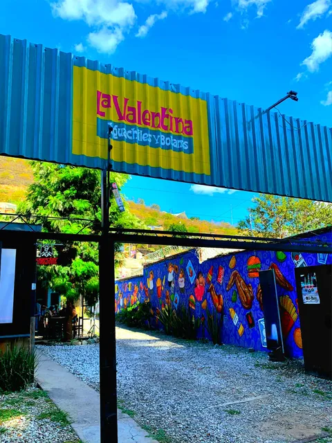 La Valentina aguachiles y botanas