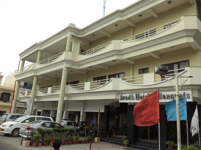 Avadh Hotel & Banquets