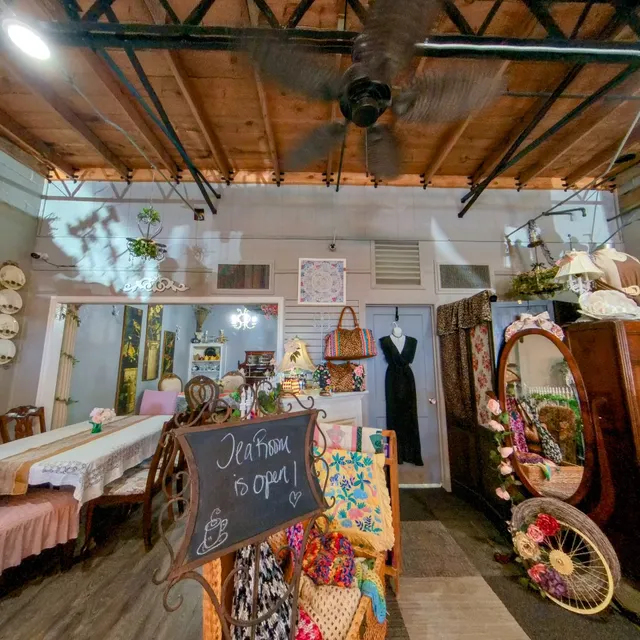 Gifted Boutique Garden & Tea / Downtown Vintage Teacups