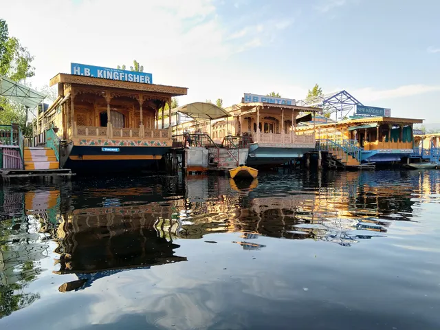 New Manhattan Group of Houseboats