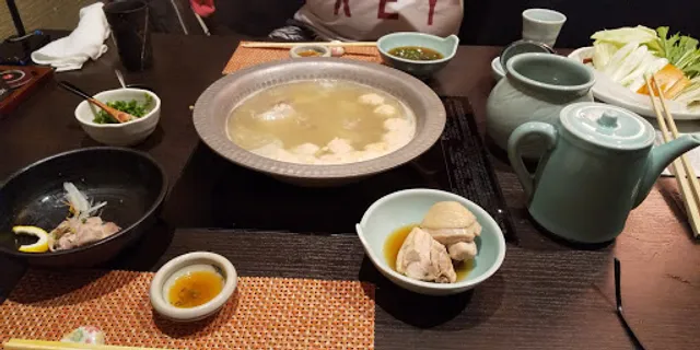 水たき料亭 博多華味鳥 博多駅前店離れ