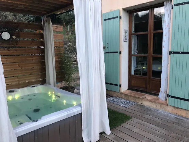 L'Oustaou piscine et spa