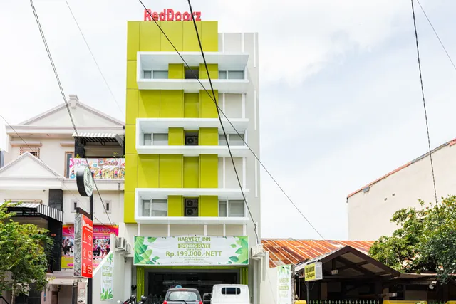 RedDoorz Plus @ Harvest Inn Panakkukang Makassar