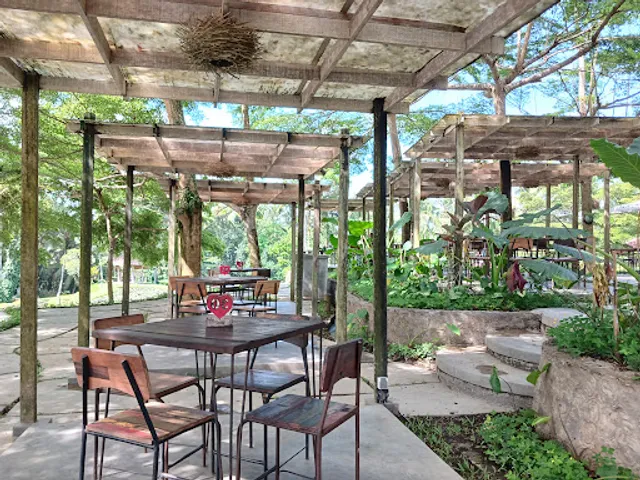 Greenkubu Restaurant and Swing