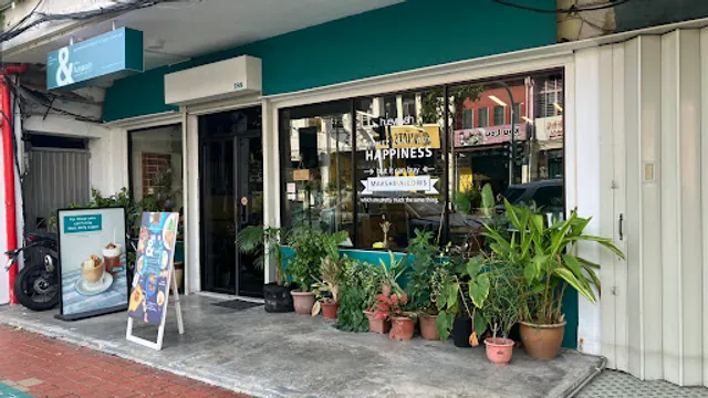 Huey&Wah cafe (cafe + retail)