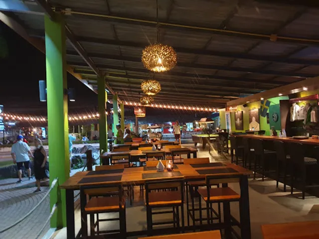 Off Course Restaurant & Bar