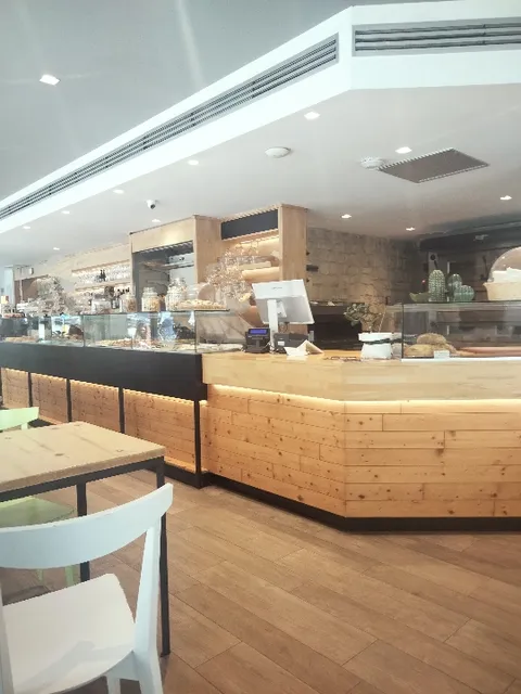 nabu bistrot. fish, meat & veg food