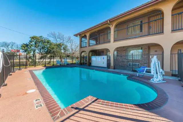 Econo Lodge San Marcos University Area